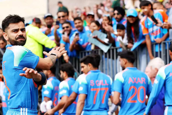 Virat Kohli steps aside, pushes Shubman Gill and Shreyas Iyer to walk first – WATCH