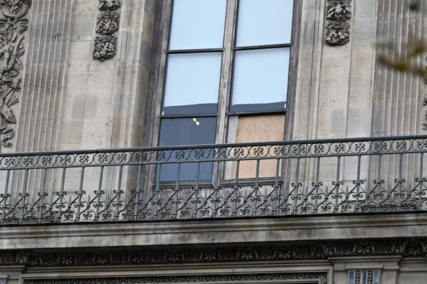 Louvre heist: Crime scene footage reveals blowtorch and angle grinder among evidence – Watch