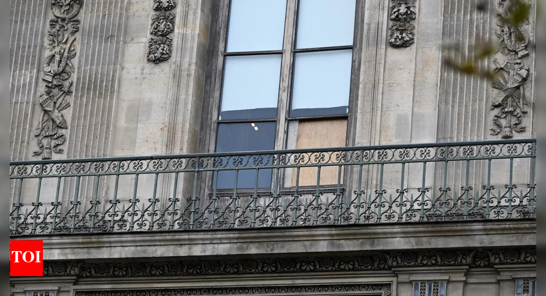 Louvre heist: Crime scene footage reveals blowtorch and angle grinder among evidence – Watch
