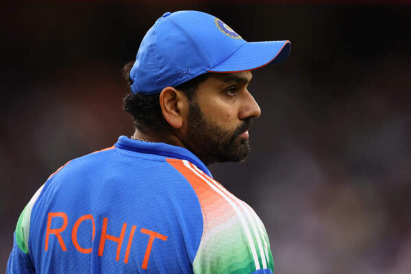 Watch: Rohit Sharma greeted by airport frenzy as Team India reaches Sydney ahead of final ODI | Cricket News