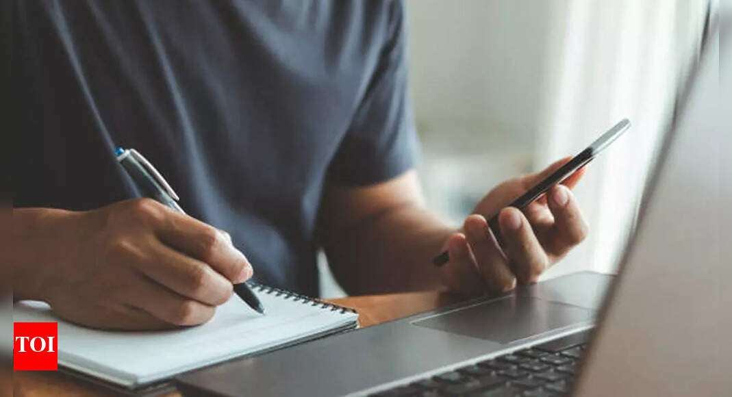 IIT BHU student lands Amazon job, father’s low-key reply goes viral online