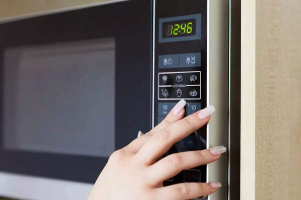 Is it safe to boil water in a microwave? Scientists reveal the hidden dangers behind this everyday habit