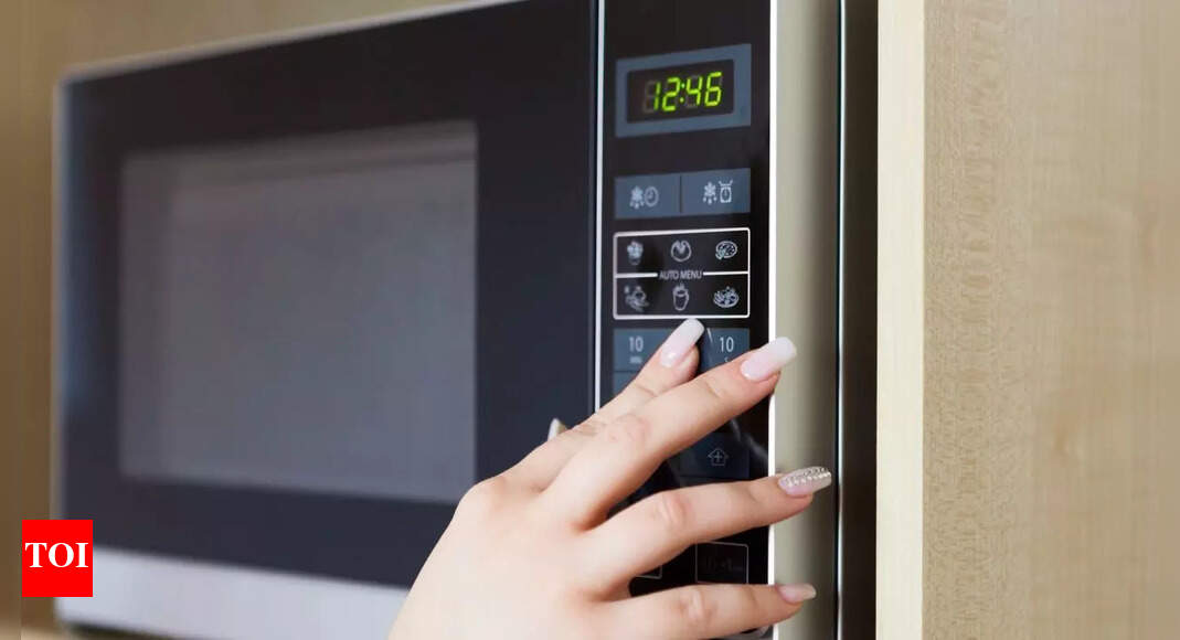 Is it safe to boil water in a microwave? Scientists reveal the hidden dangers behind this everyday habit