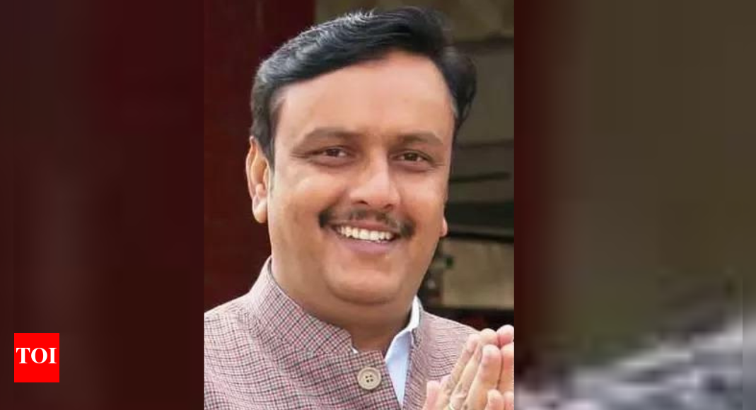 A retired Chandigarh DSP, Dilsher Singh, allegedly shot AAP functionary Nitin Nanda during a wedding dispute in Ropar, Punjab. Nanda sustained a head injury and is undergoing surgery. Police have registered an attempted murder case against Singh and two others, with a property dispute cited as the likely motive.  PATIALA: Retired Chandigarh DSP Dilsher Singh allegedly shot AAP functionary Nitin Nanda after a quarrel at a wedding near Anandpur Sahib in Punjab’s Ropar district Wednesday. The bullet hit Nanda in the back of the head, and he was rushed to PGI Chandigarh 80km away for surgery. A case of attempted murder has been registered against Dilsher and two others, who are on the run, said police. Teams are out looking for them. A long-running property dispute was the probable trigger for the shooting, said an officer. Nanda, who owns stone crushers in Punjab and Himachal, unsuccessfully contested the 2017 and 2022 Punjab polls.Ex-Punjab DSP fired from his licensed pistol  He joined AAP in May 2024. A witness in the plot case, who was present at the wedding Wednesday, has been booked along with the former DSP, said sources. “According to the statement given by Nanda’s relatives, three gunshots were fired but police could not find any empty shells from the spot, suggesting a single shot was fired,” said SSP Khurana. The former DSP allegedly fired from his licensed pistol.SSP Khurana said the bullet hit the “superficial area on the back of his head” and he might undergo surgery. AAP has condemned the attack and demanded a thorough and impartial investigation.About the AuthorBharat KhannaBharat Khanna is a Principal correspondent with The Times of India. A journalist for 15 years, he covers Patiala and neighbouring districts and writes on power sector, pollution, environment, politics, contemporary trends, crime, farmer issues, and issues of Punjab.Read MoreEnd of ArticleFollow Us On Social MediaVideosBangladesh Next Afghanistan? Security Expert Warns As Yunus Woos Zakir Naik, Hafiz Aide’They Talk, We Act’: JDU’s Bijendra Prasad Yadav Slams Tejashwi, Rubbishes Mahagathbandhan ManifestoBJP’s Neeraj Kumar Singh Exudes Confidence Of Bihar Poll Win With ‘Big Majority’ | ExclusiveWATCH: Moment When Indian-Origin Businessman Darshan Singh Sahsi Killed By Bishnoi Gang In CanadaIndia Tears Into ‘Baseless Claims’ on Pahalgam Attack In Myanmar Rights Briefing At United NationsPresident Murmu Poses With IAF Pilot Shivangi Singh Pakistan Said It Captured In Op SindoorFrom Sidhu Moose Wala To Canada: Lawrence Bishnoi Gang Expands Threat To Global Punjabi SceneDiljit Dosanjh Faces Khalistani Fury: Big B Gesture Sparks Outrage Ahead of Australia Concert ShowDelhi’s ₹3.2 Crore Cloud Seeding Mission Falls Flat, Experts Cite Low Moisture and Weak CloudsAmid Rising Waters and Discontent, Supaul Voters Turn the Bihar Election into a Fight for Change123 Photostories  Beyond the spotlight Bollywood stars chase passions that define their true selvesWorld Sandwich Day 2025: 10 types of sandwiches from across the worldHalloween 2025 from Paris to Prague: How Europe’s old towns are embracing spooky ChicHow buying vegetables post your morning walk can help one live longer7 amazing donkey secrets you probably didn’t know6 South Indian banana varieties one needs to try10 places in India that are a must-visit in the month of November6 tiger reserves perfect for a November getawayChanderi to Kalamkari: 5 classy cotton sarees for the wedding seasonShilpa Shetty, Milind Soman to Kareena Kapoor: Bollywood celebs and their love for yoga123Hot PicksCyclone MonthaBank Holiday TodayBihar Election 2025Gold rate todaySilver rate todayPublic Holidays NovemberBank Holidays NovemberTop TrendingTom Aspinall FatherTaylor Swift ExJustin Herbert GirlfriendNina LinJD VanceNikola JokicCleveland Cavaliers vs Boston CelticsSimone BilesLos Angeles Lakers vs Minnesota TimberwolvesConnor McDavid Wife