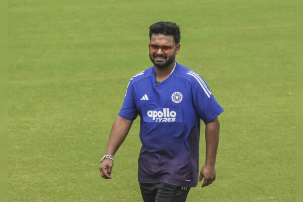 ‘6 ball daal ke dikhao zara!’: Stump mic picks Rishabh Pant joking with bowler during IND A vs SA A – video