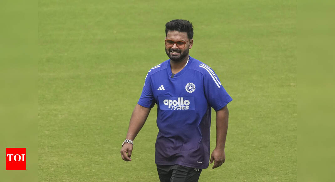 ‘6 ball daal ke dikhao zara!’: Stump mic picks Rishabh Pant joking with bowler during IND A vs SA A – video