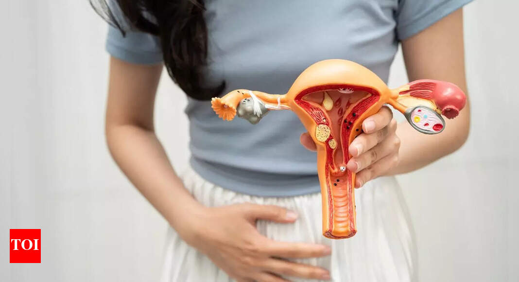 Endometrial (Uterine) cancer symptoms in women: Bleeding, pain, and other early slues |