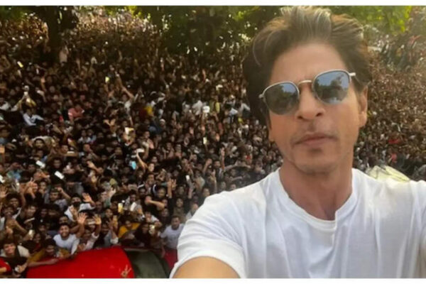 Fan asks Shah Rukh Khan for a room in Mannat ahead of birthday celebrations; actor says ‘Bhaade pe reh raha hoon’
