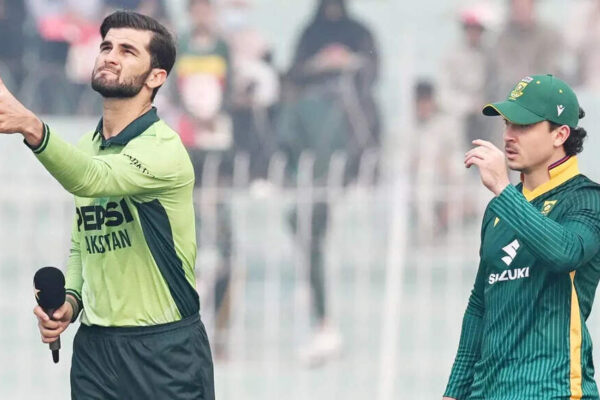 South Africa 178/3 in 31.5 Overs | Pakistan vs South Africa Live Score, 1st ODI
