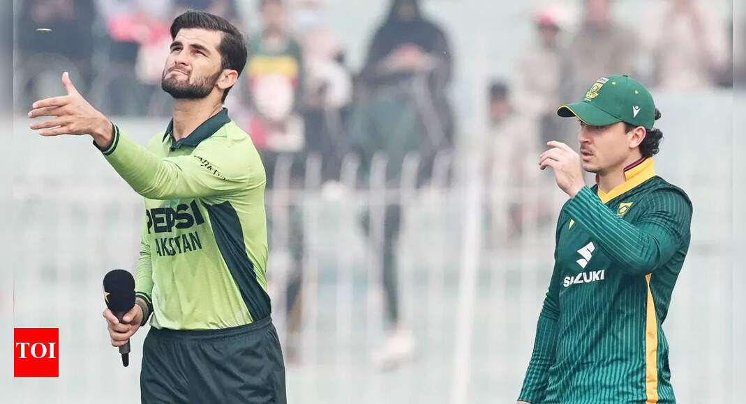 South Africa 178/3 in 31.5 Overs | Pakistan vs South Africa Live Score, 1st ODI