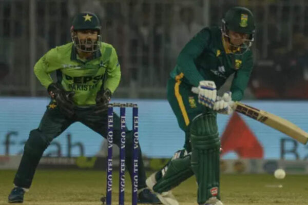 2nd ODI: South Africa thrash Pakistan to level series 1-1; Quinton de Kock smashes 123 in dominant chase | Cricket News