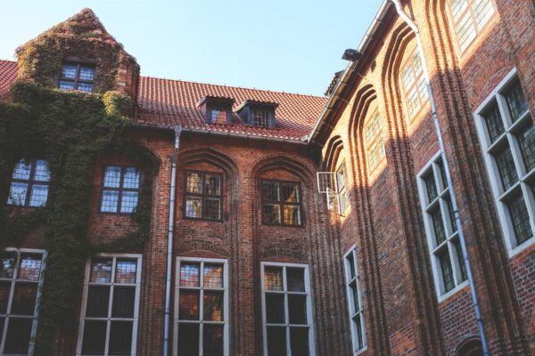 The haunting legacy of native American boarding schools: Carlisle and the struggle for truth