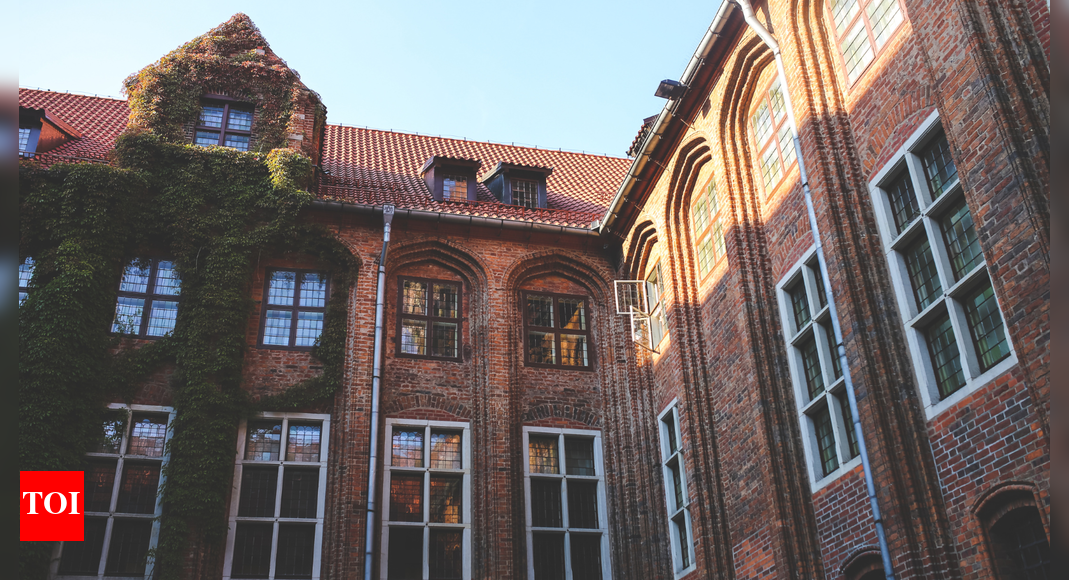 The haunting legacy of native American boarding schools: Carlisle and the struggle for truth