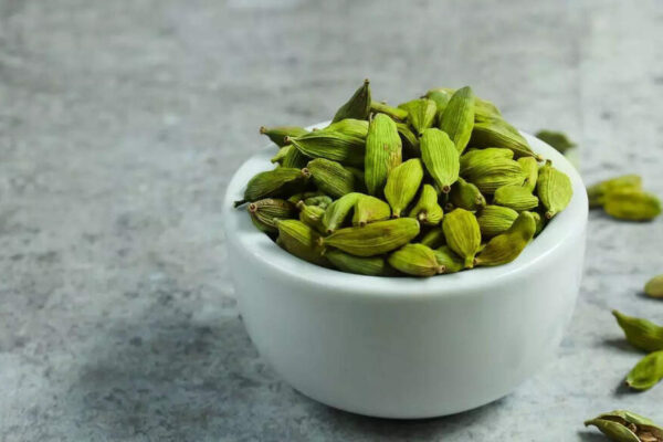 Cardamom after meals can relieve bloating and support better digestion; know its benefits |