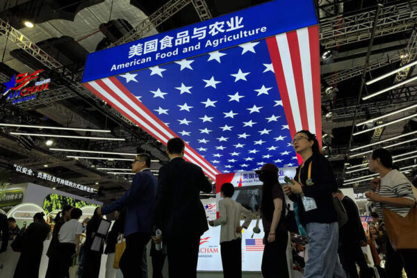 China’s exports drop! Weak US demand under Trump’s tariffs drag numbers; global outflows dip 1.1% in October
