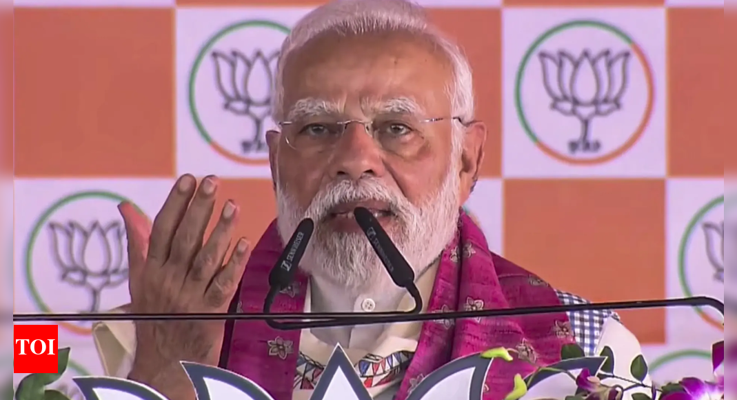 PM attacks Congress: Key verses of Vande Mataram dropped in 1937