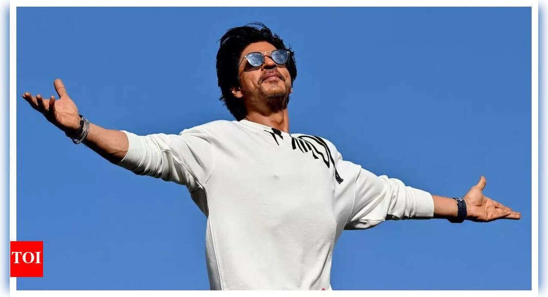 Body language expert decodes Shah Rukh Khan’s ‘alpha gesture’; says, ‘He loves to own the place’ |