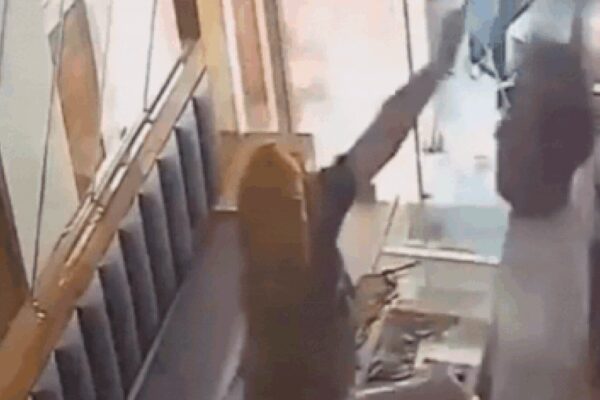 Robbery bid failed in Ahmedabad: Woman throws chilli powder at jeweller, gets slapped over 15 times