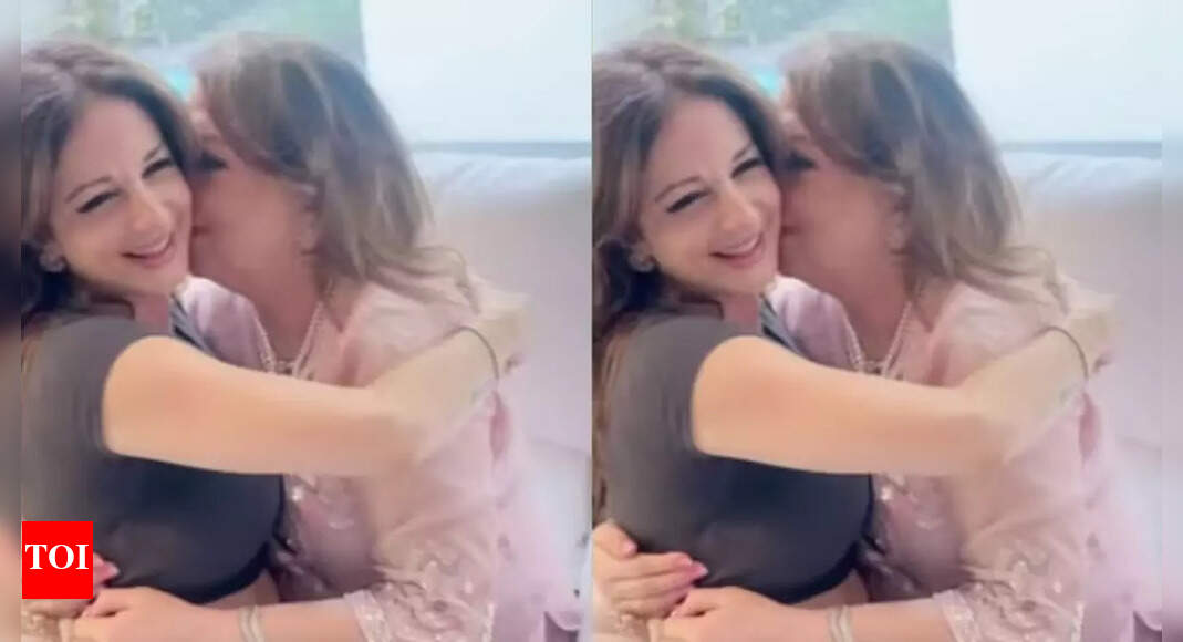 Sussanne Khan pens an emotional note for her mother, ‘soul twin’ Zarine Khan; ‘You took all our hearts with you’ |