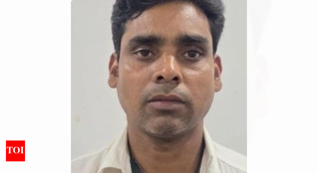 Honest auto driver returns passenger’s gold ornaments worth Rs 16L | India News