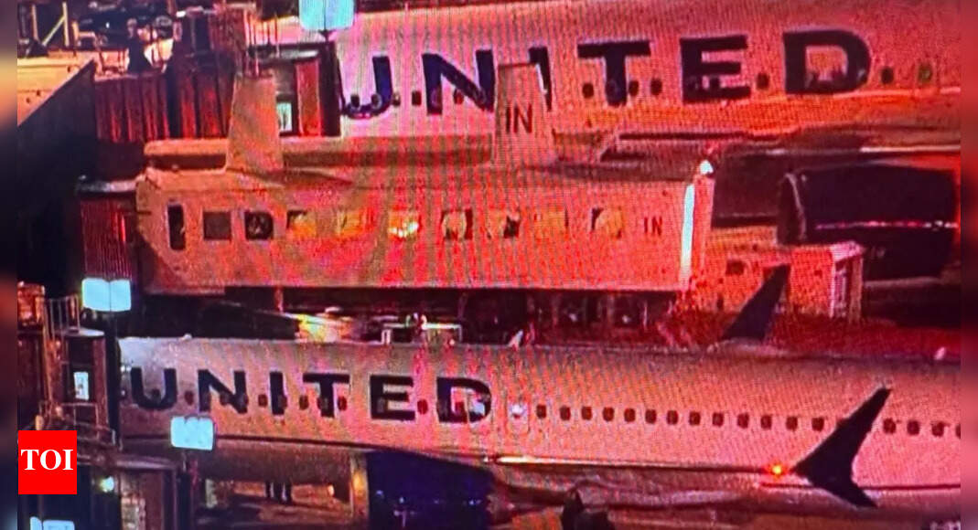 18 passengers injured after mobile lounge crashes into dock at Dulles Airport