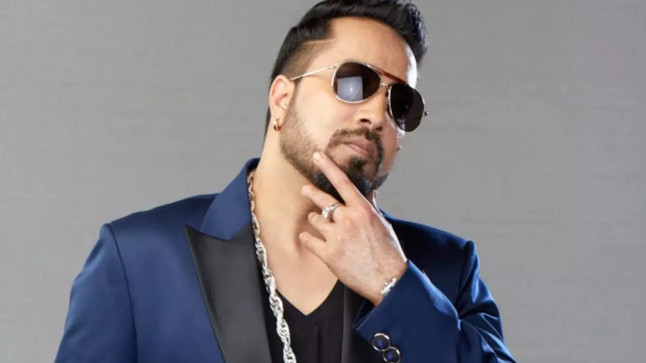 Mika Singh cancels Delhi show after tragic Red Fort blast