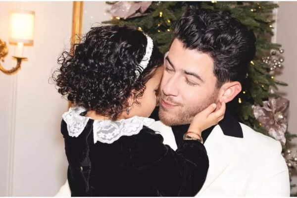 Nick Jonas shares sweet moment with daughter Malti Marie holding his face; Priyanka Chopra responds