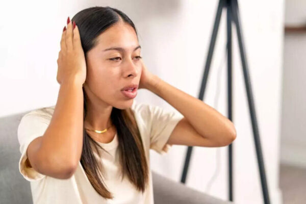 Nervous system disorder: Hands shaking, slurred speech and other warning signs that you should not ignore