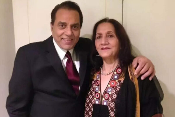 Dharmendra has a 100 acre farmhouse where he spends time with first wife Prakash Kaur, personally grows fruits and vegetables