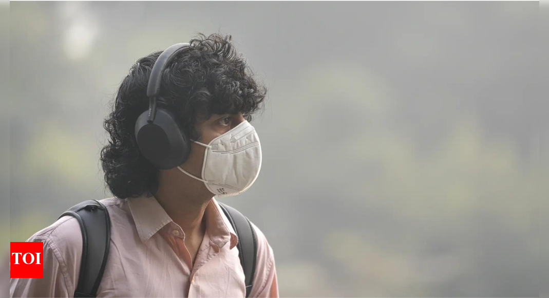 Hybrid for juniors, classroom for seniors: Teachers and principals debate Delhi’s AQI-driven divide