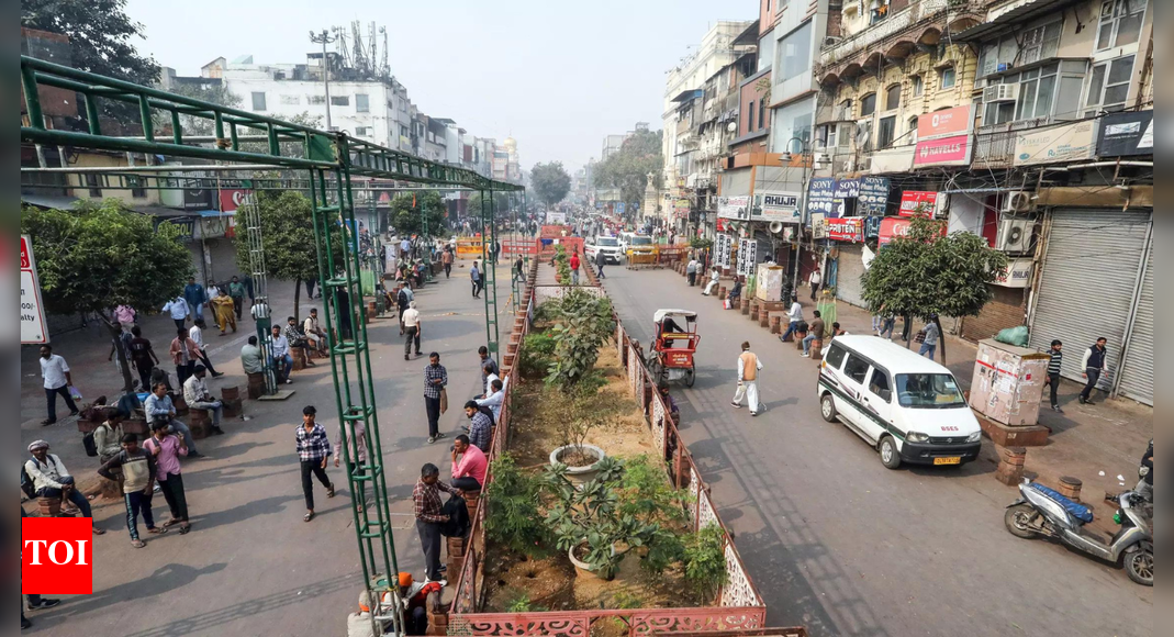 Delhi markets fall silent after Red Fort blast: Footfall drops drastically in Sadar Bazaar, Chandni Chowk;  buyers move online