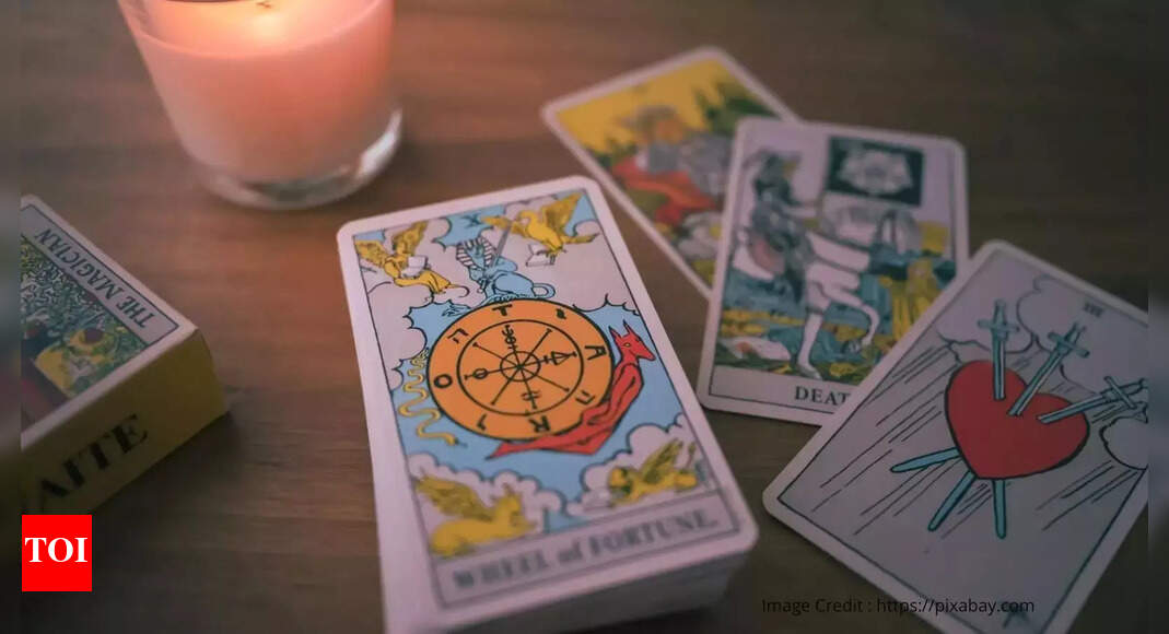Tarot Cards Predictions Today, November 14, 2025: The Cards warn of sudden change, these zodiac signs must stay calm