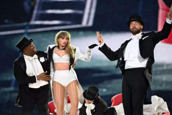 “He brings a lot of happiness”: Taylor Swift’s mother Andrea Swift gushes over Travis Kelce in “The End of an Era” docuseries | NFL News