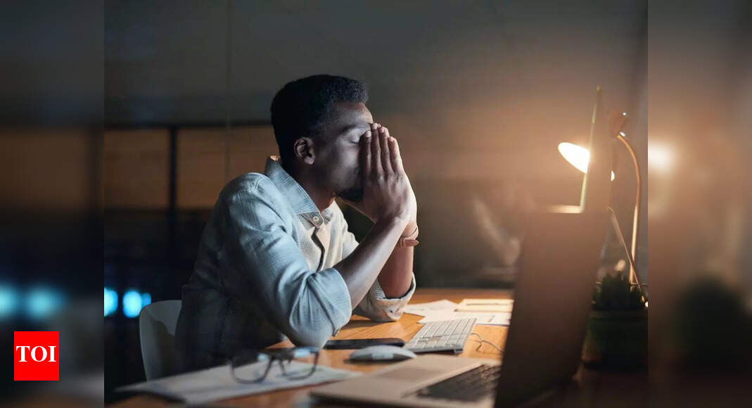 Boss disappointed after employee skips meeting during formal leave: Why boundaries at work matter now more than ever