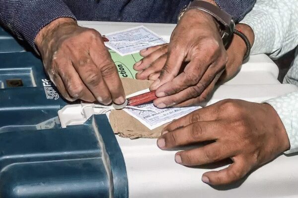 Chapra Election Results 2025 Live: Chhoti Kumari of the BJP and Shatrughan Kumar of the RJD in a battle for supremacy