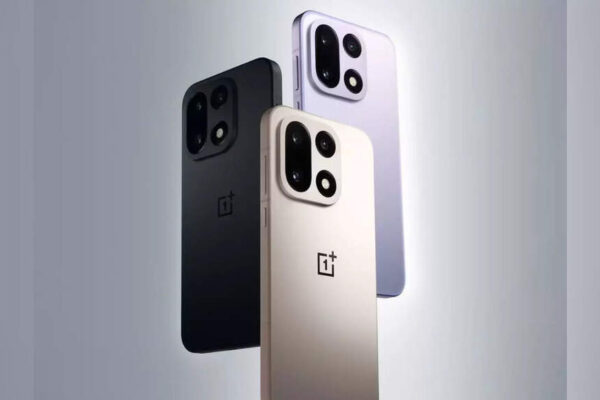 ​OnePlus 15 vs Apple iPhone 17: How price, camera and other specifications of the two flagship smartphones compare