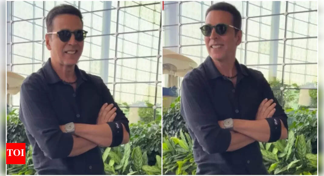 Akshay Kumar turns airport visit into impromptu photoshoot, poses for paparazzi
