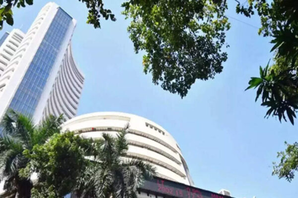 Sensex gains for 4th day, Rupee rises against dollar