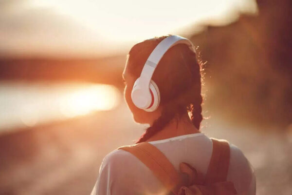 Why that song is stuck in your head: The science behind catchy tunes that replay on loop