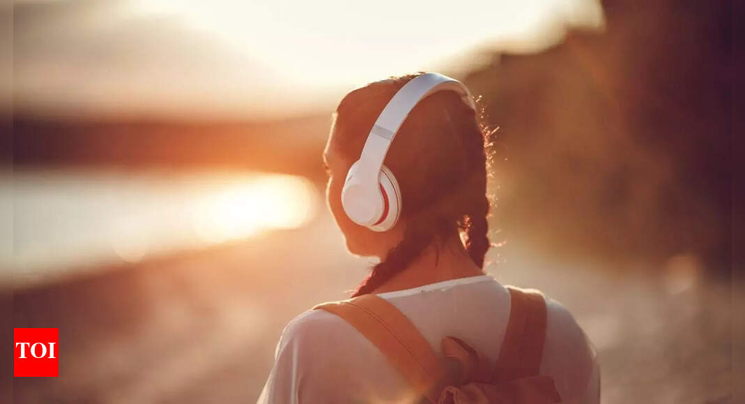 Why that song is stuck in your head: The science behind catchy tunes that replay on loop