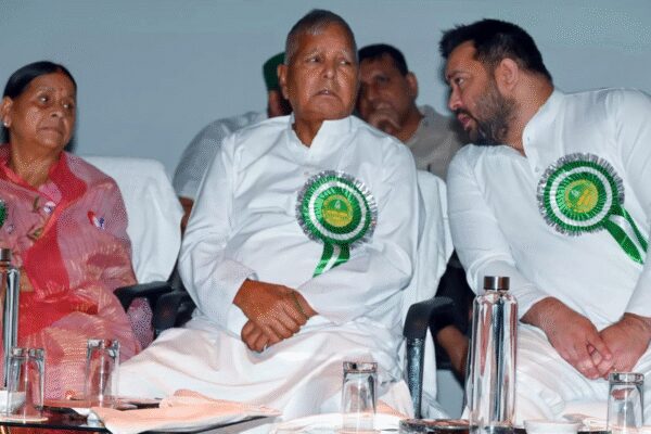 Bihar: Tejashwi Yadav offers to step aside, Lalu says he should lead RJD