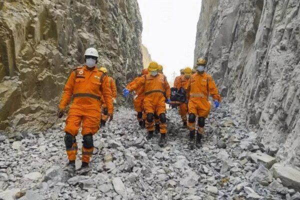 Chaos at collapsed UP mine: Officials say 8 missing, eyewitnesses claim 15–16 still buried; toll rises to 6