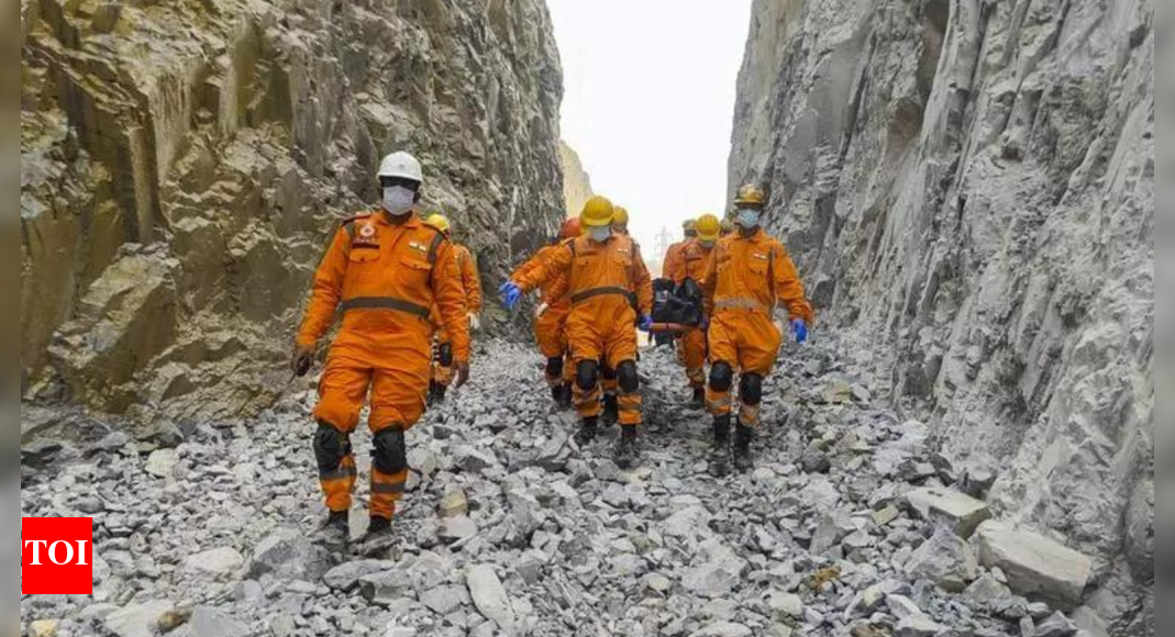 Chaos at collapsed UP mine: Officials say 8 missing, eyewitnesses claim 15–16 still buried; toll rises to 6