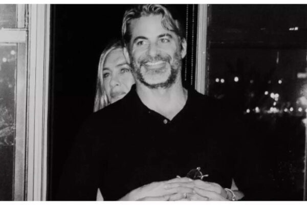 Jennifer Aniston makes first official public appearance with boyfriend Jim Curtis – PICS