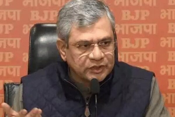 NEW DELHI: Railways on Tuesday unveiled policies for new bulk cement terminals and rate rationalisation for bulk transporation, which is likely to reduce the cost of the construction material. Railway minister Ashwini Vaishnaw said reduction in cost of cement will benefit both the manufacturers as well as consumers looking to own affordable houses.Moreover, the cleaner, faster and door-to-door delivery of bulk cement will give a fillip to the construction industry and transportation costs will reduce by 30%. Railway board chairman said the movement of cement without first packing them in bags will reduce air pollution as well.According to the scheme, the cement transportation cost has been made uniform at a flat rate of 90 paisa per tonne per km. It will also promote tank containers – a new type of wagons – in which bulk cement can be filled and transported to any location for consumption.”This new innovation will make environmentally clean transportation at a significantly reduced cost as cement bags will not be used,” Vaishnaw said.Railways will facilitate setting up of bulk cement terminals across the country as transportation of bulk cement from plant to the terminals near consumption centres is cost effective and environment friendly.End of ArticleFollow Us On Social MediaVideosAnmol Bishnoi, Accused In Baba Siddique Murder Case, To Be Deported To India From USIndia-Russia Ties: EAM Jaishankar Meets President Putin In Moscow’Some Last-Mile Issues…’: Piyush Goyal Remarks On Trade Pact With EU And US, India’s Export GrowthThe Ghost Of Bastar Falls: What Madvi Hidma’s Death Means For India’s War Against Maoist InsurgencyBathani Tola: 30 years on, justice still elusive for Bihar’s worst caste massacreShashi Tharoor Praises PM Modi Again, Sparks Fresh Congress Rift After Attending Goenka Lecture’I Did Not Say…’: Prashant Kishor Takes U-Turn On Vow To Quit Politics If JDU Wins Bihar PollsIndia Will Sign Trade Deal Only When It Is ‘Fair, Equitable And Balanced’: Piyush GoyalNarayana Murthy Sparks Fresh Storm By Urging to Adopt China’s 996 Model, Work 72 Hours Every WeekIran Halts Visa Waiver For Indians Amid Criminal Exploitation And MEA Safety Warning Alerts123Photostories8 underrated South Indian rice dishes perfect for a light and healthy dinner5 animals that can survivein extremely cold temperatures6 lower ab workouts to strengthen your coreThis Guava Paneer Avocado Salad has 25 gms protein and why it needs a place in daily breakfast5 natural home remedies to detoxify the liverChia seeds in water vs chia seeds in milk: Which is more beneficial for healthFrom teeth-brushing battles to screen time: Kareena Kapoor Khan’s honest parenting tales7 Japanese techniques to overcome laziness and boost productivity in life10 date ideas in New York City that are not drinking or movies‘Dhurandhar’s Sara Arjun to Ananya Panday: 5 best celeb outfits of the day123Hot PicksDelhi AQI TodaySheikh Hasina VerdictBihar Government FormationGold rate todaySilver rate todayPublic Holidays NovemberBank Holidays NovemberTop TrendingAaron Rodgers InjuryShedeur SandersPaolo BancheroStephen CurryPatrick BeverleyLeBron JamesStephen A SmithCade CunninghamDraymond GreenSophie Cunningham