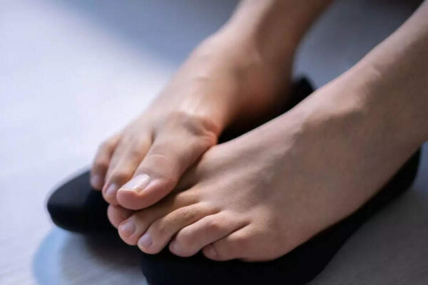 How to get rid of sweaty feet and smelly shoes |