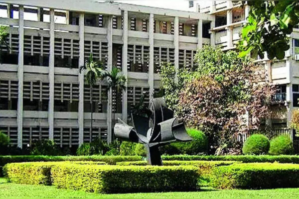IIT Bombay vs. IIT Madras: Which institute is home to higher number of female students?