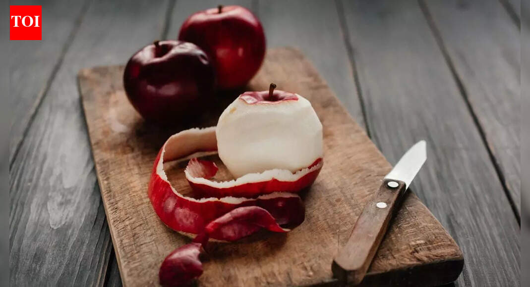 Peeled vs. unpeeled apples: Which option gives you more nutrients, fibre, and maximum health benefits |
