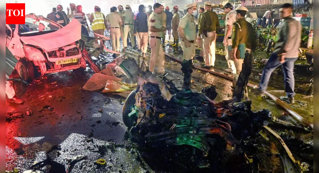 Delhi car blast: CCTV shows ‘bomber’ Dr Umar spent 3 hours near Sunehri Masjid before explosion