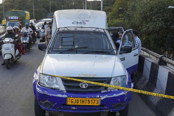 Bengaluru heist: Armed ‘RBI officials’ swipe off Rs 7 crore from cash van in 30 minutes